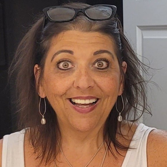 Meet your Posher, Gina - Picture 1 of 1